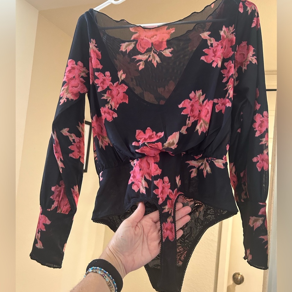 NWT Free People Red Rose Floral Bodysuit Size Small Snap gusset thong style - Picture 5 of 14